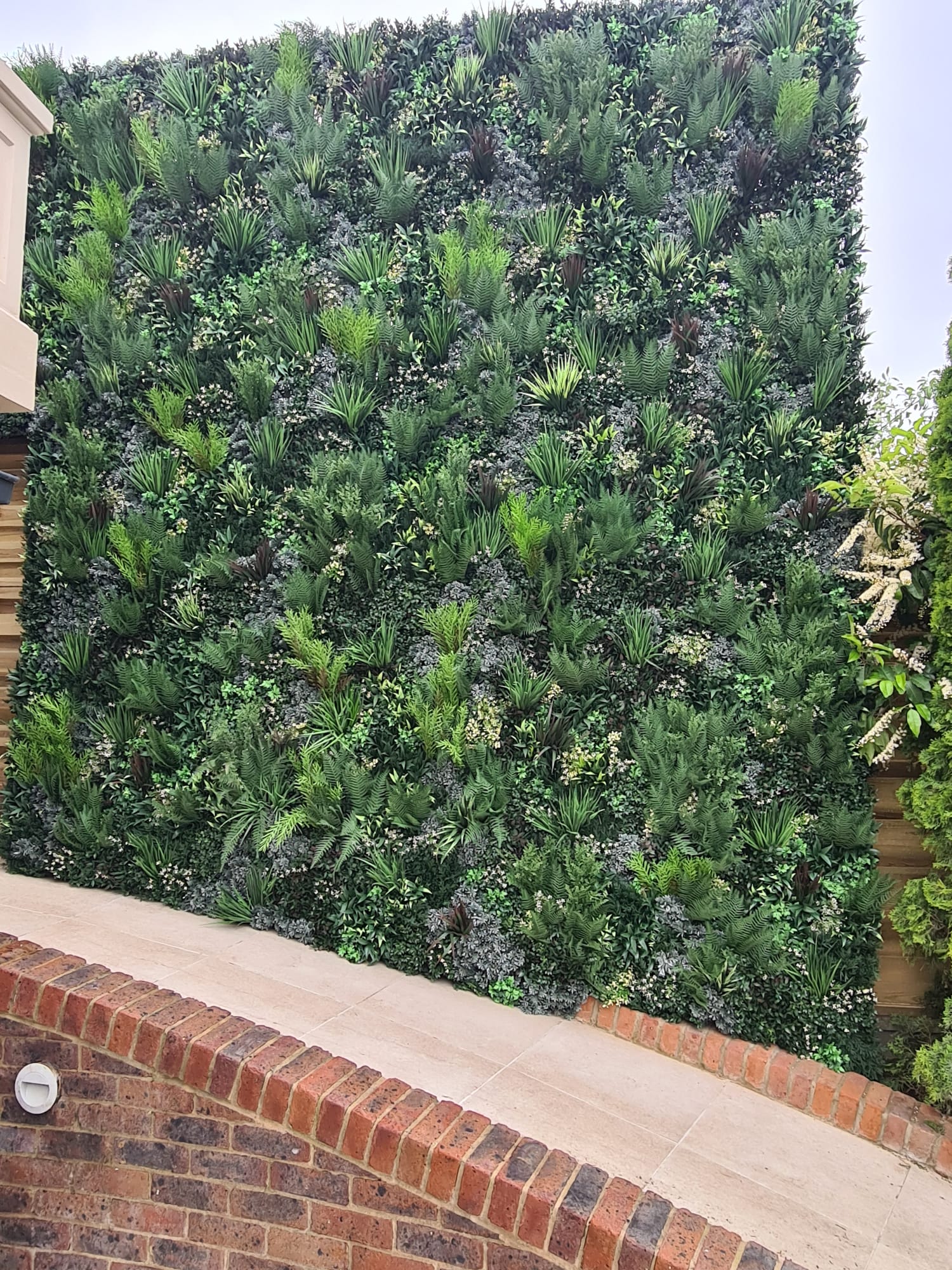 artificial green wall privacy screen in London