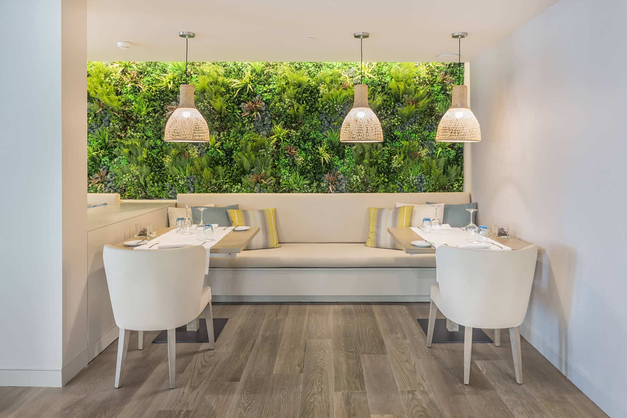 Artificial Green wall in Restaurant